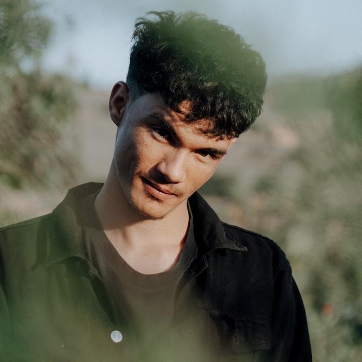 Portrait of Ananya meditation instructor